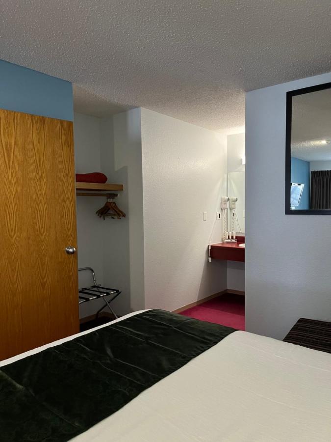 Pictured Rocks Inn And Suites Munising Bagian luar foto