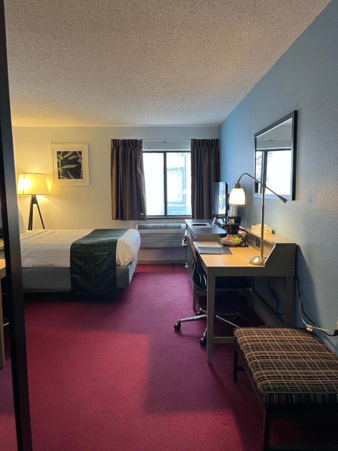 Pictured Rocks Inn And Suites Munising Bagian luar foto