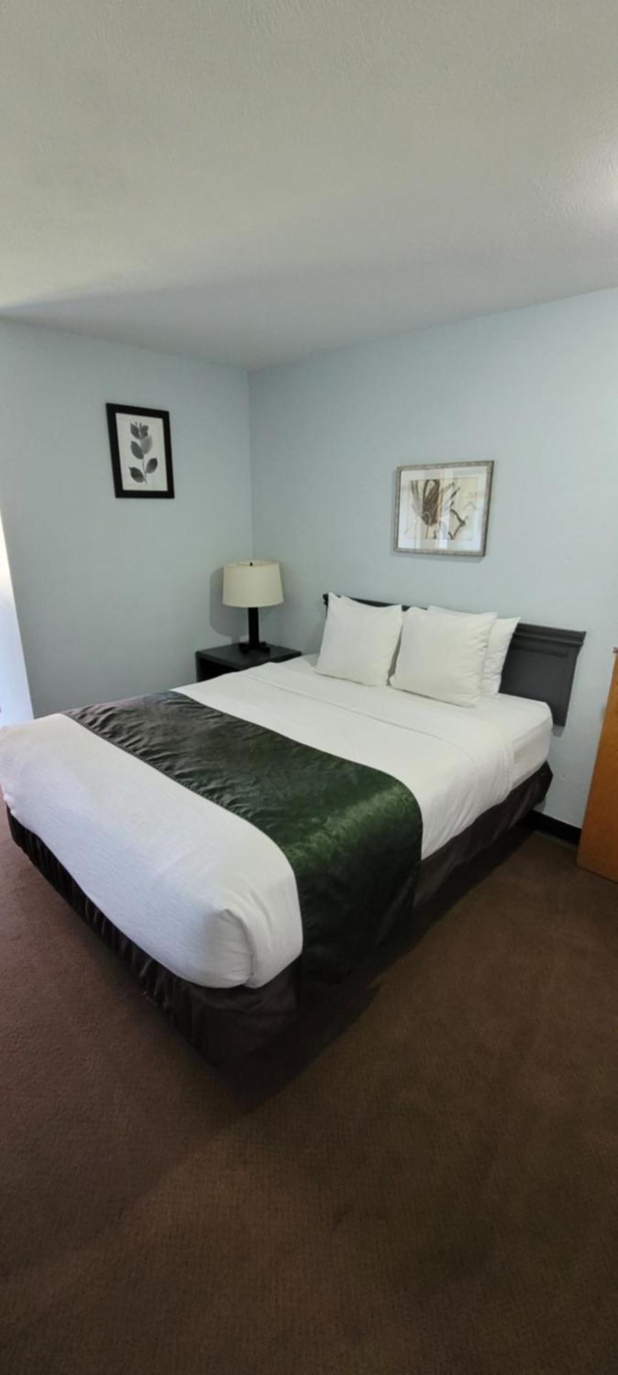 Pictured Rocks Inn And Suites Munising Bagian luar foto