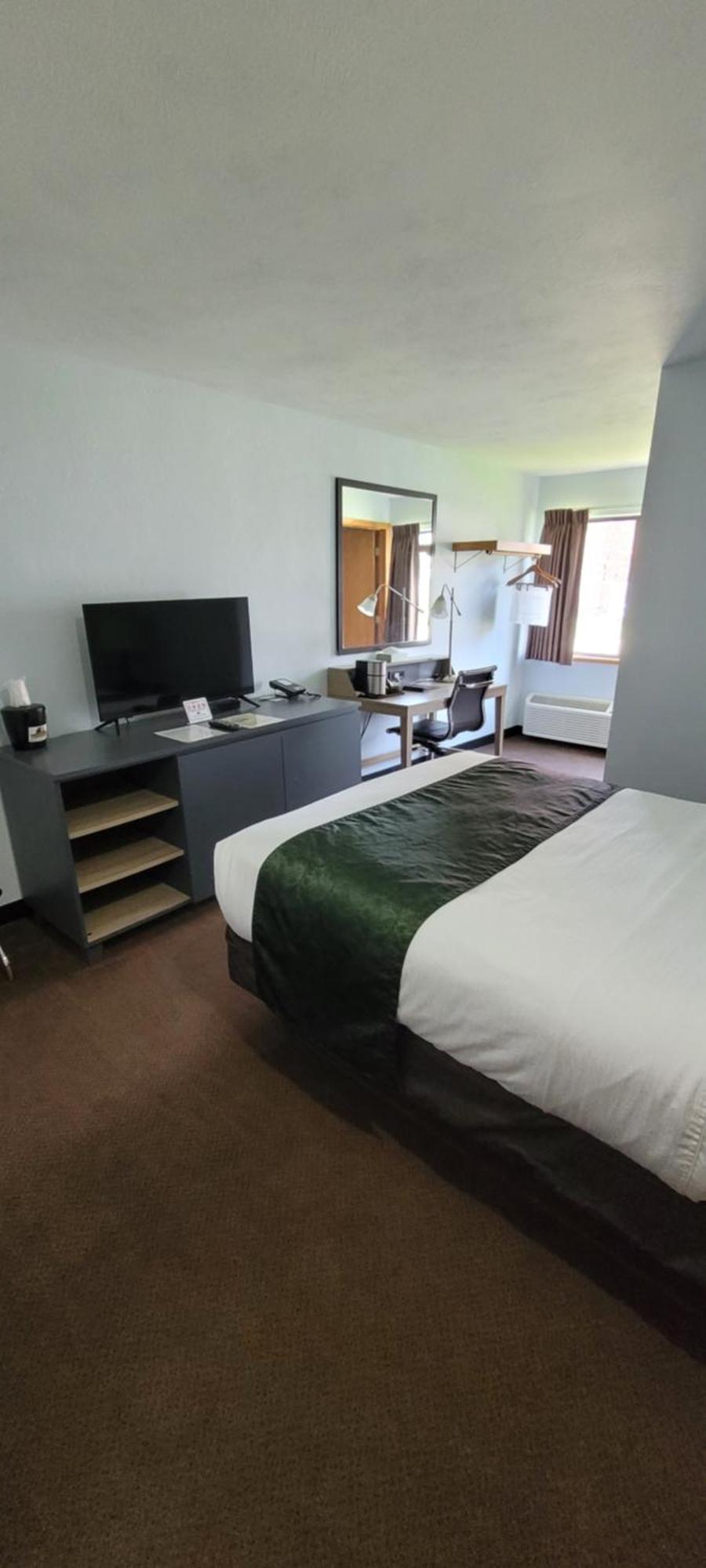 Pictured Rocks Inn And Suites Munising Bagian luar foto
