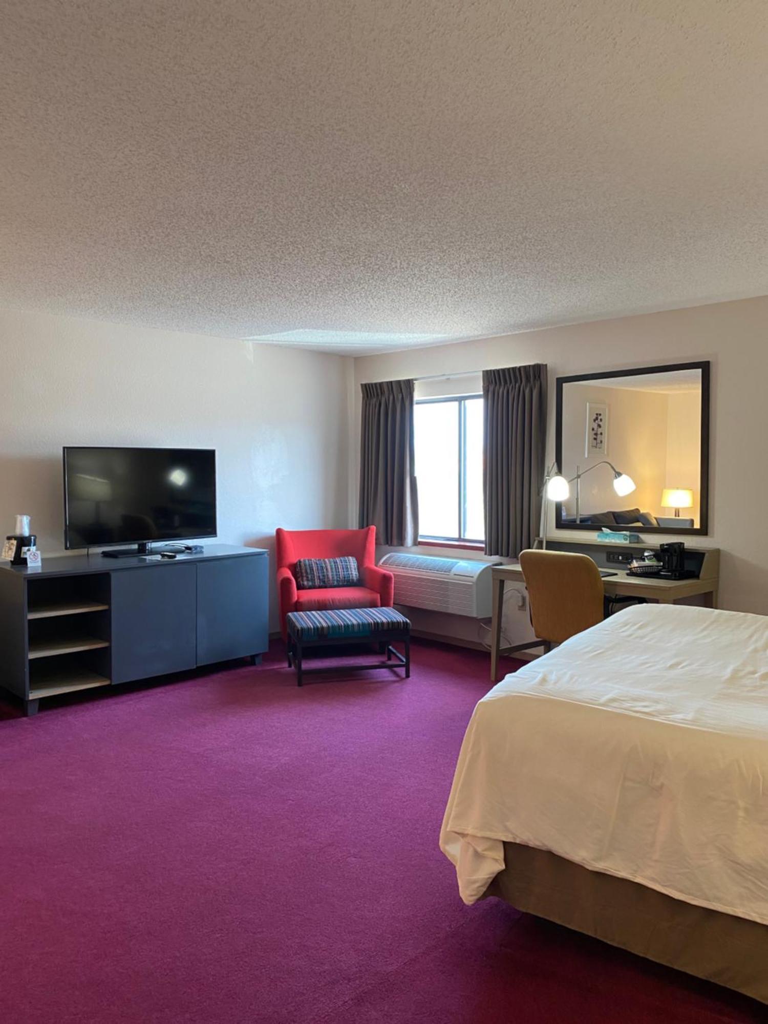 Pictured Rocks Inn And Suites Munising Bagian luar foto